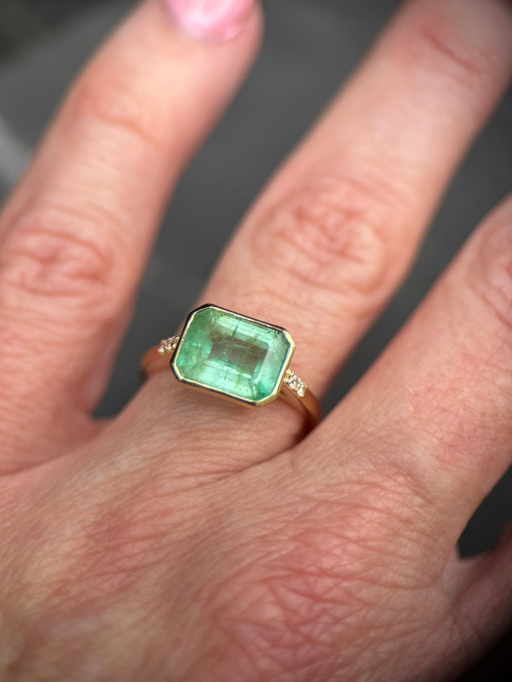 Prima: 3.20 CT Emerald Ring