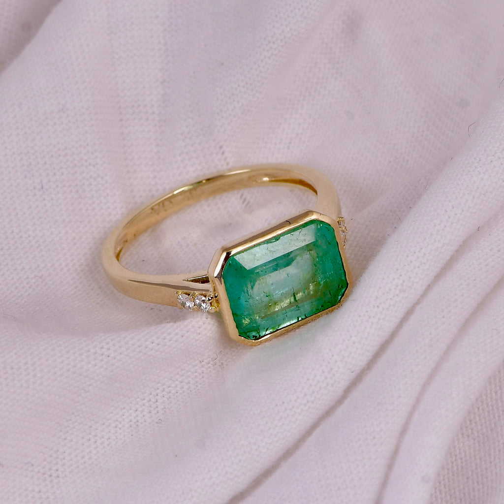 Prima: 3.20 CT Emerald Ring