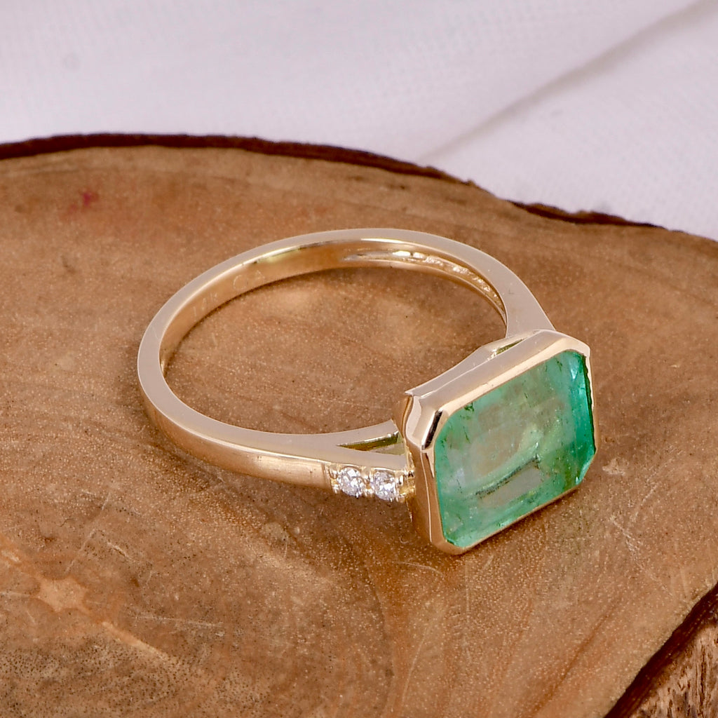 Prima: 3.20 CT Emerald Ring
